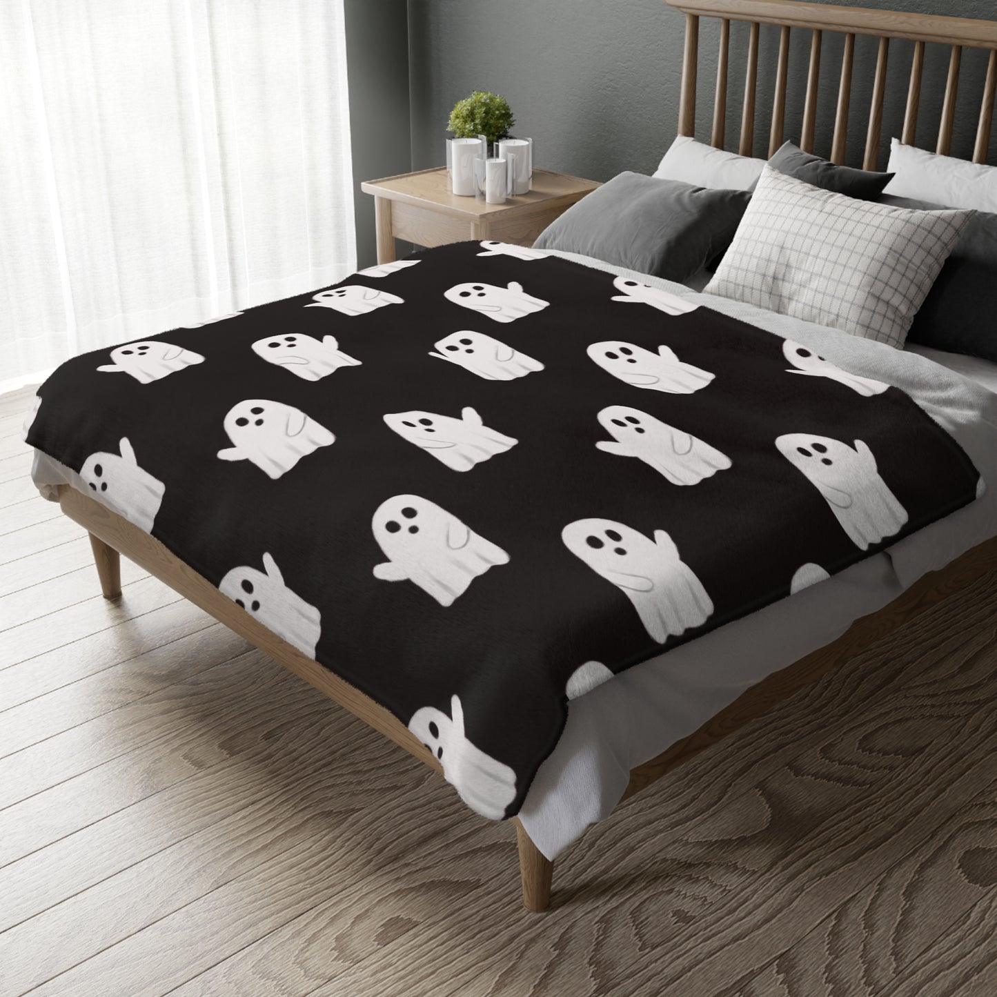 Cute Ghost Velveteen Blanket-Cozy Spooky Throw for Couch, Bed or Movie Nights