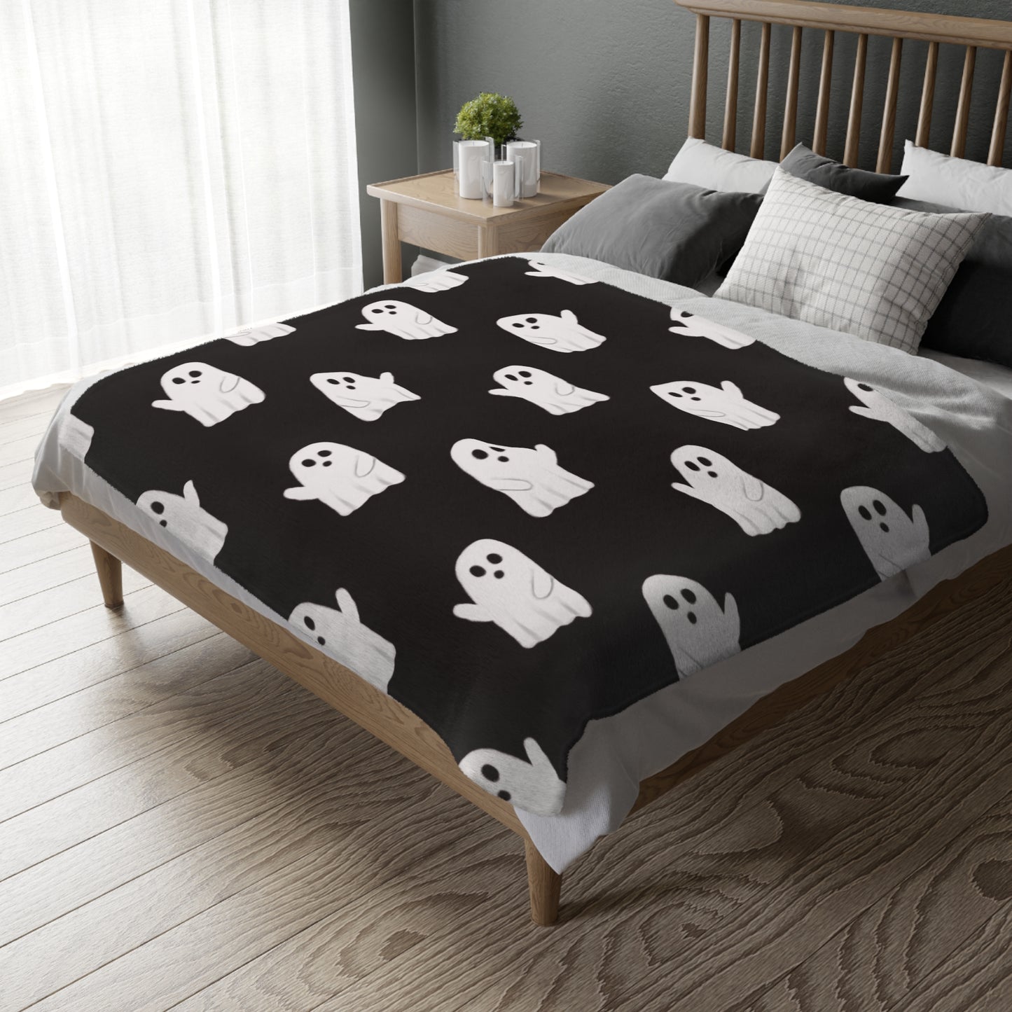 Cute Ghost Velveteen Blanket-Cozy Spooky Throw for Couch, Bed or Movie Nights