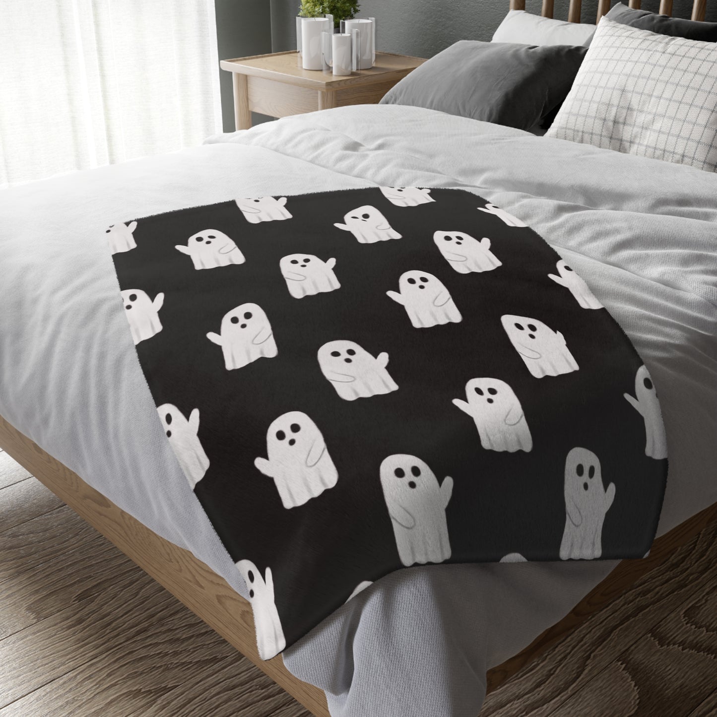Cute Ghost Velveteen Blanket-Cozy Spooky Throw for Couch, Bed or Movie Nights